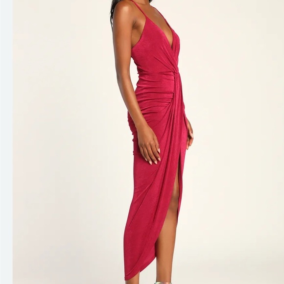 Elegant Red Sleeveless Dress - Picture 1 of 13